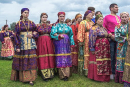 Живая нить традиций.  Технология изготовления традиционного усть-цилёмского праздничного женского костюма. 1